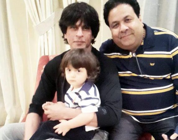 Shahrukh Khan poses with son AbRam on New Year