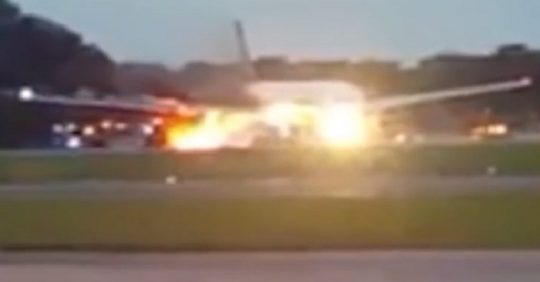 Video: Singapore Airlines flight catches fire moments after an ...