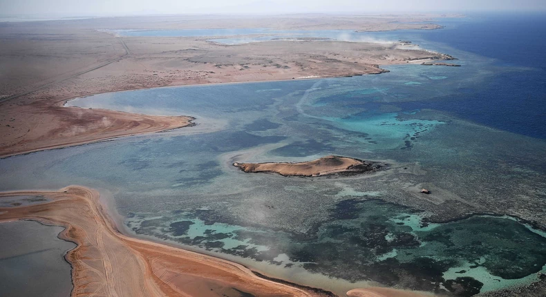 75-mile-long mirrored skyscrapers Saudi Arabia