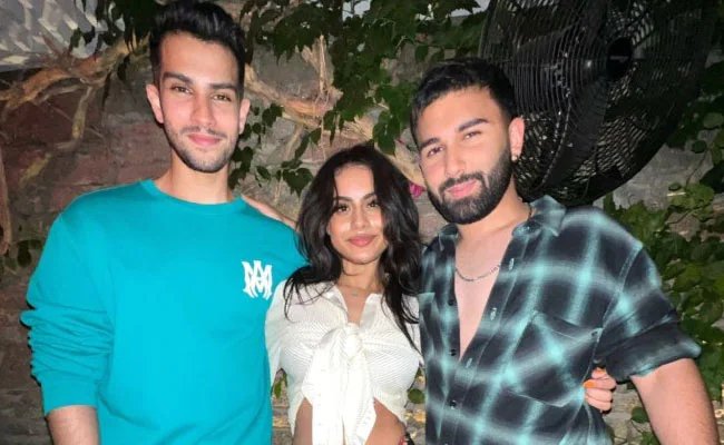 Inside Nysa Devgan's Greece Vacation With Friends