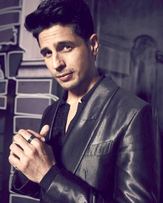 Siddharth-Malhotra-looks-dapper-in-black-ensemble-worth-Rs.-3.86-Lakh-for-Koffee-with-Karan-7-1