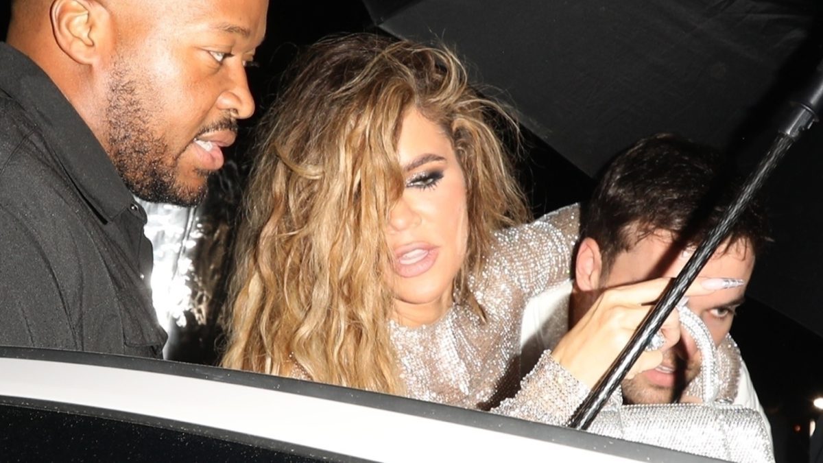 Khloe Kardashian Suffers Major Wardrobe Malfunction At Beyonce S 41st Birthday