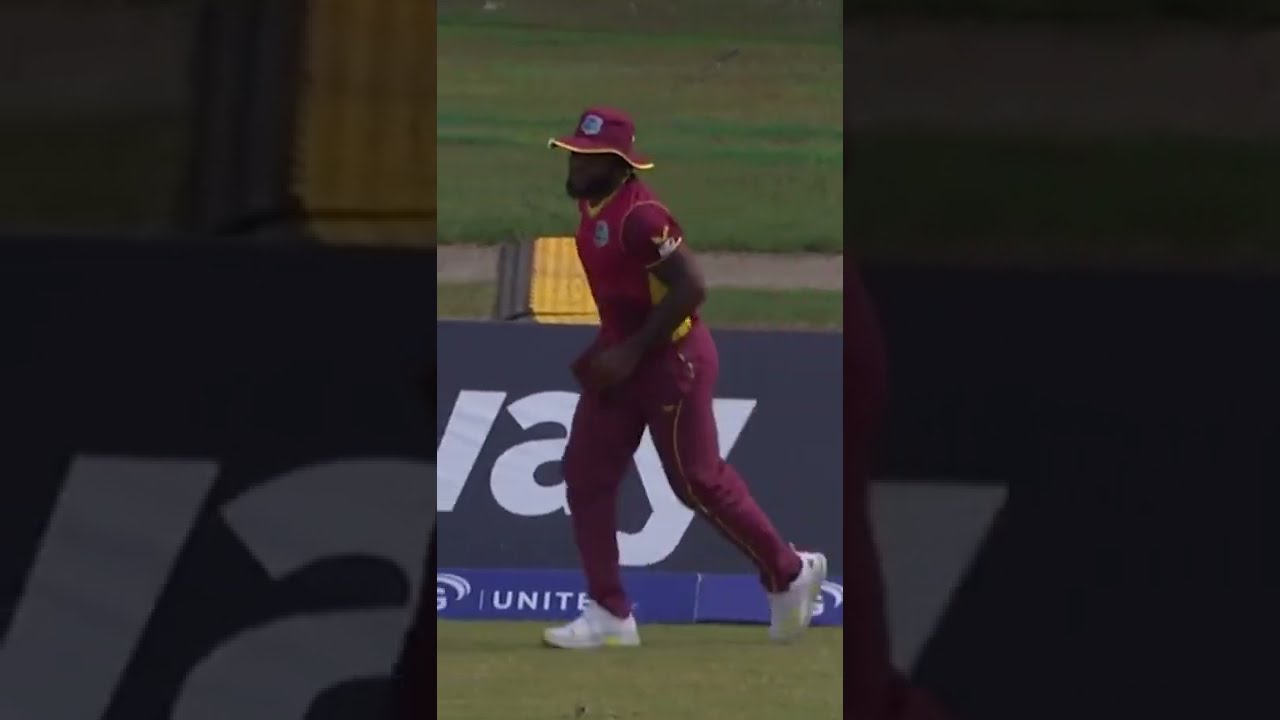 WHAT A CATCH! Kyle Mayers With A Stunner To Dismiss Dhawan