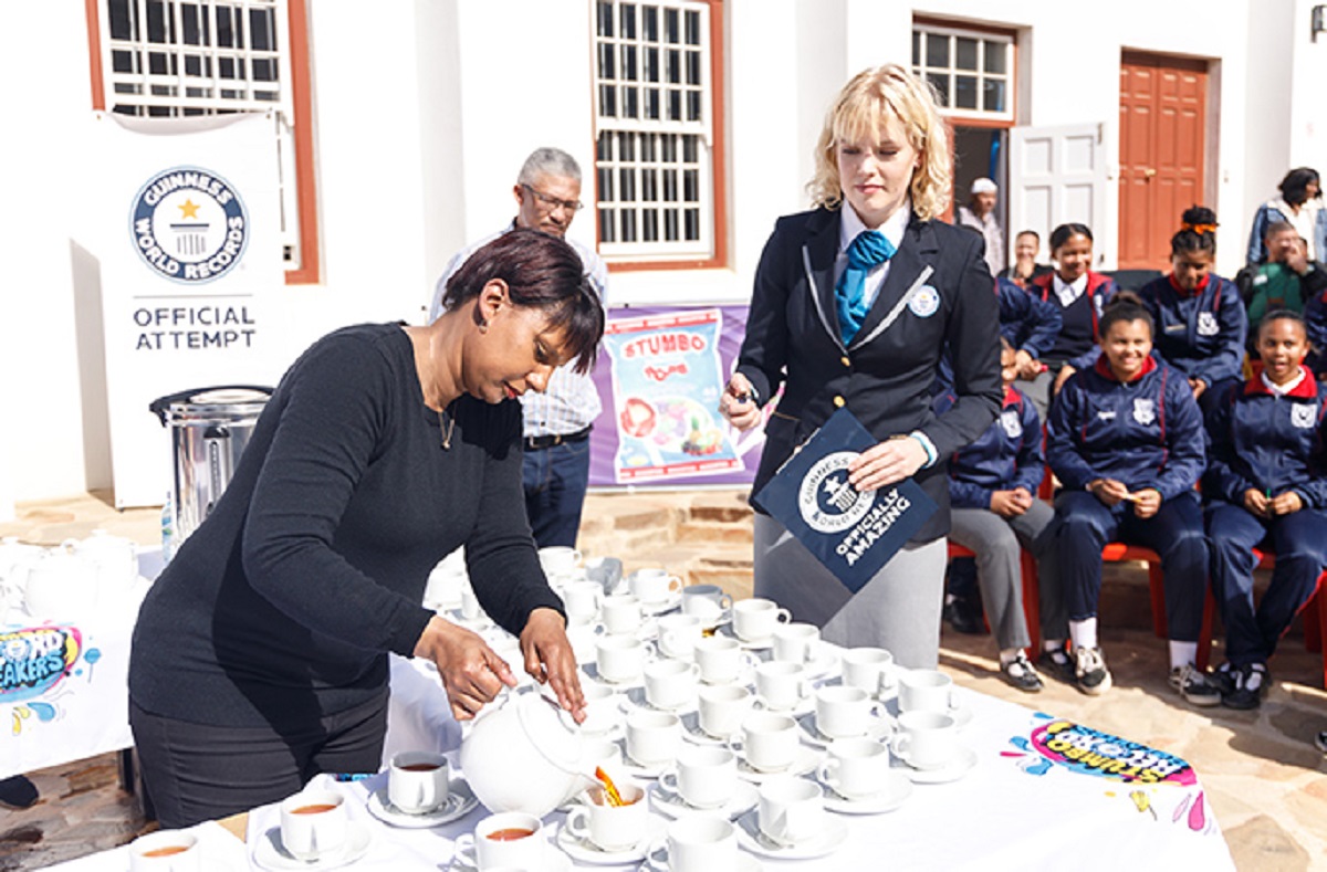 Video: South African Woman prepares 249 cups of tea in one hour for Guinness World Record
