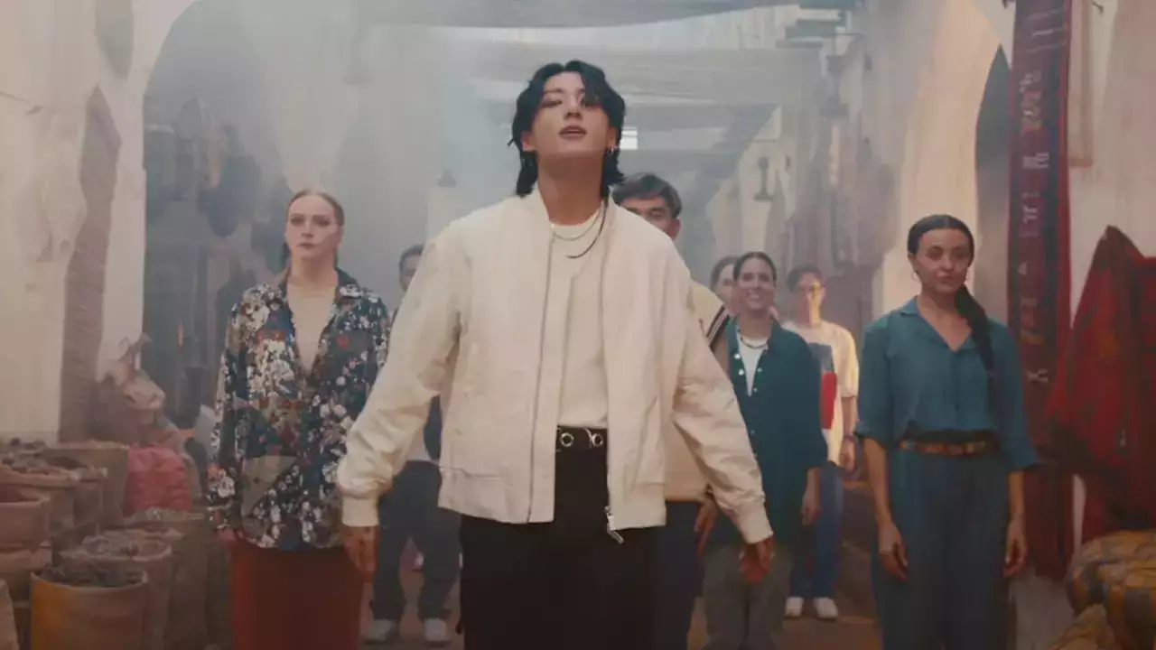 Jungkook dances to 'Brahmastra' song Kesariya