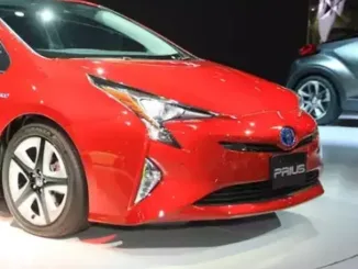 india-bound-2016-toyota-prius-launched-in-japan