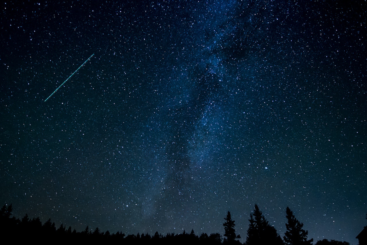 How ALE is creating artificial meteor showers with small satellites