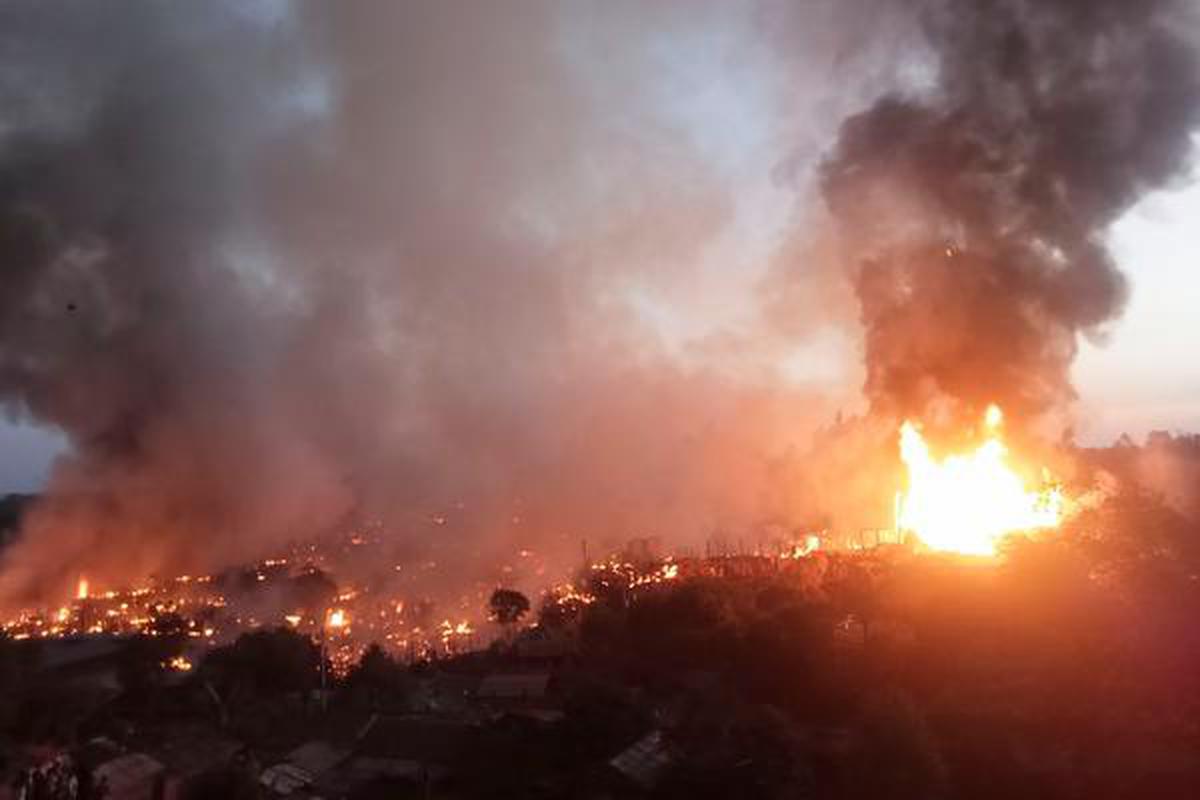 Fire incinerates refugee camps in Bangladesh