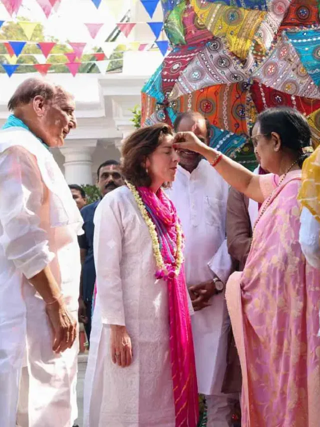 US Secy Gina Raimondo Grooves to ‘Aaj Biraj Mein Holi Re’ at Rajnath’s home