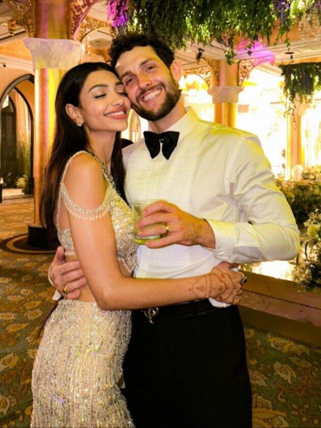 Inside Pics: Ananya Panday dances with dad Chunkey at Alanna Panday’s wedding