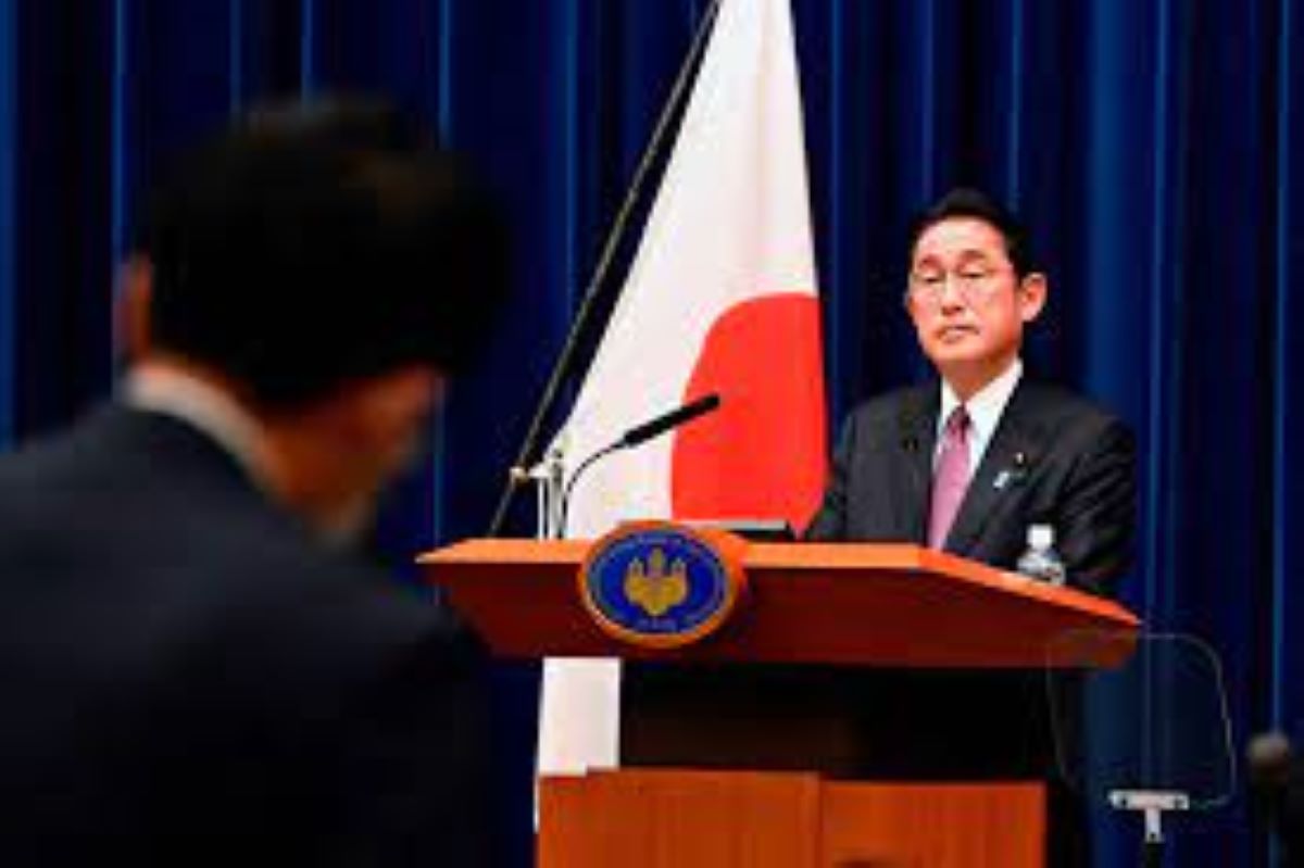 Blast Create Mayhem During Japanese PM Kishida's Outdoor Speech