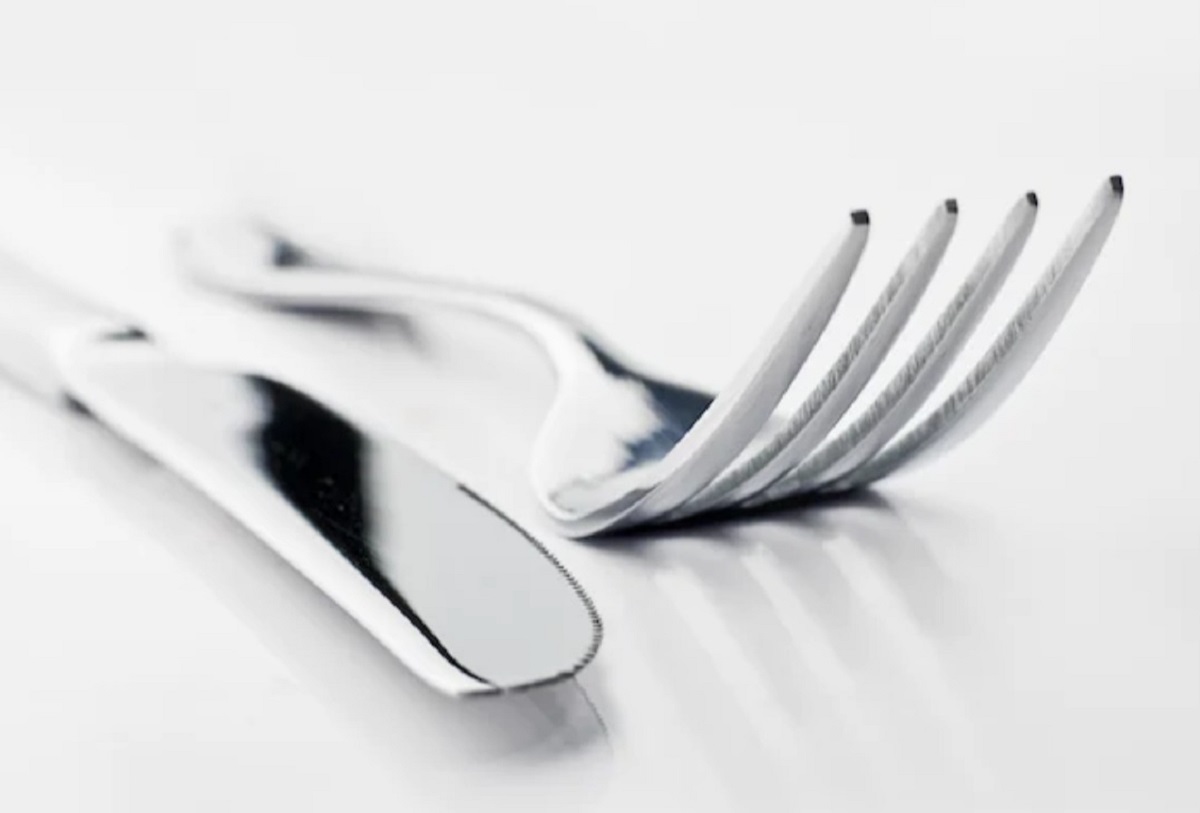 The Ins and Outs of A Cutlery Dispenser