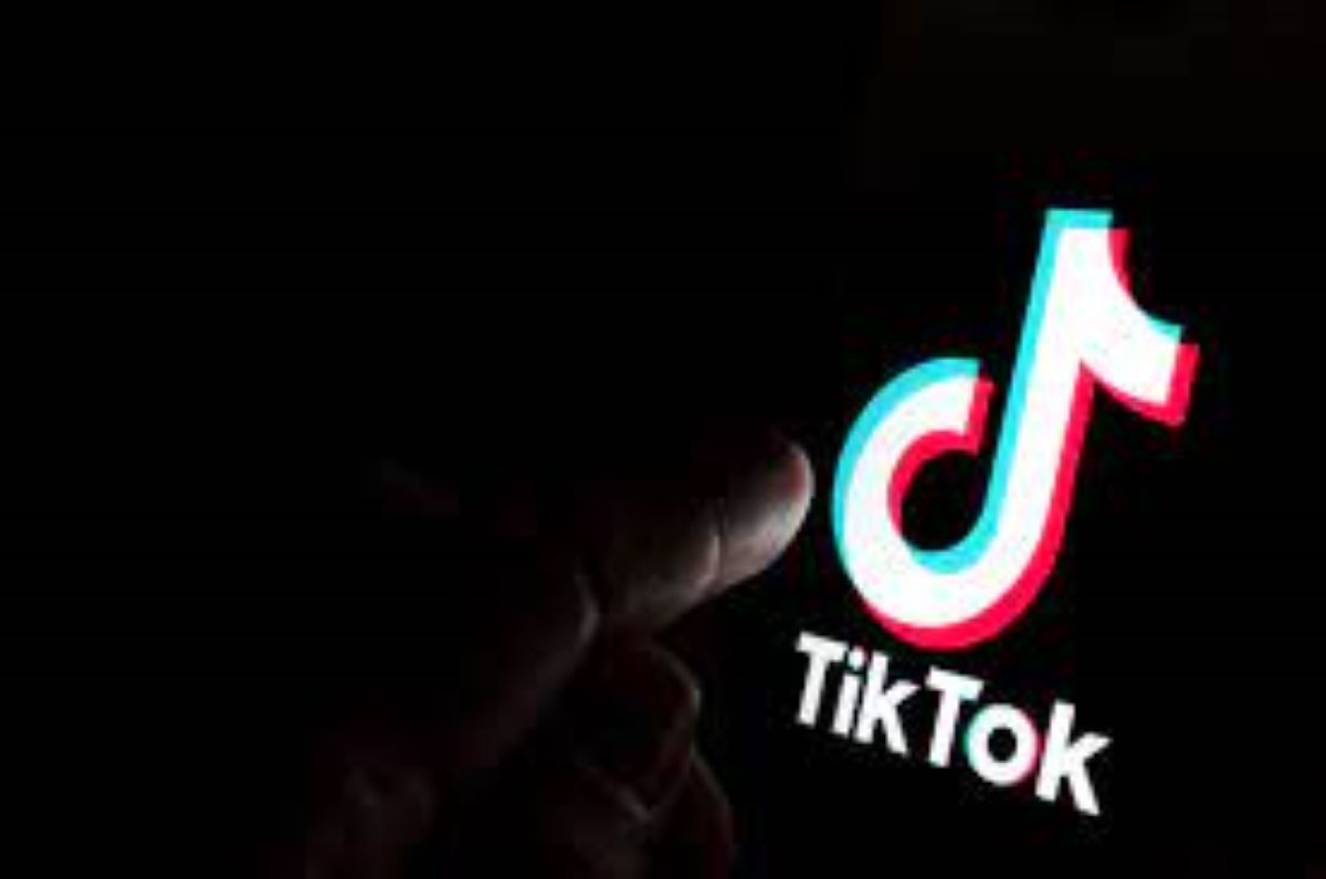 Renowned Islamic Institute Deems TikTok "Haram" in Controversial Fatwa