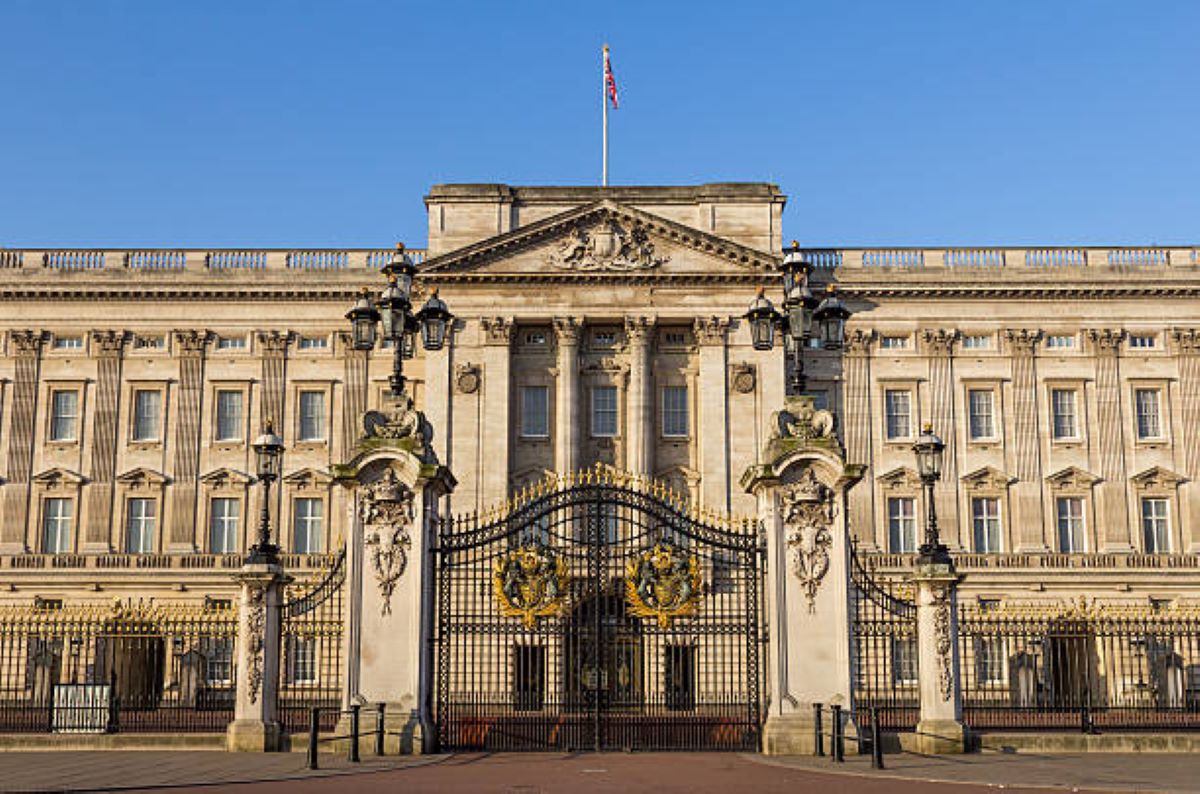 London Police Arrests Man On Suspicion Of Throwing Shotgun Cartridges In Buckingham Palace