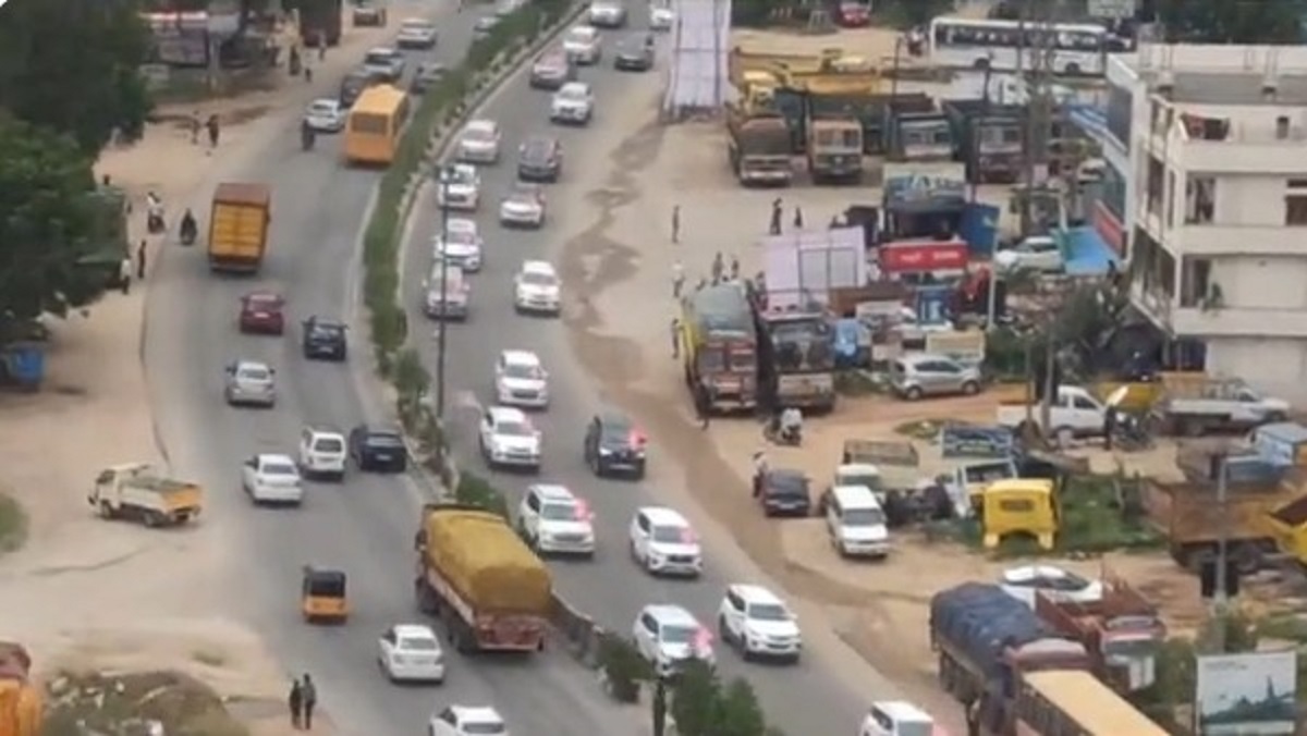 Telangana CM KCR's Maharashtra tour: 600 vehicles, 6 km long convoy