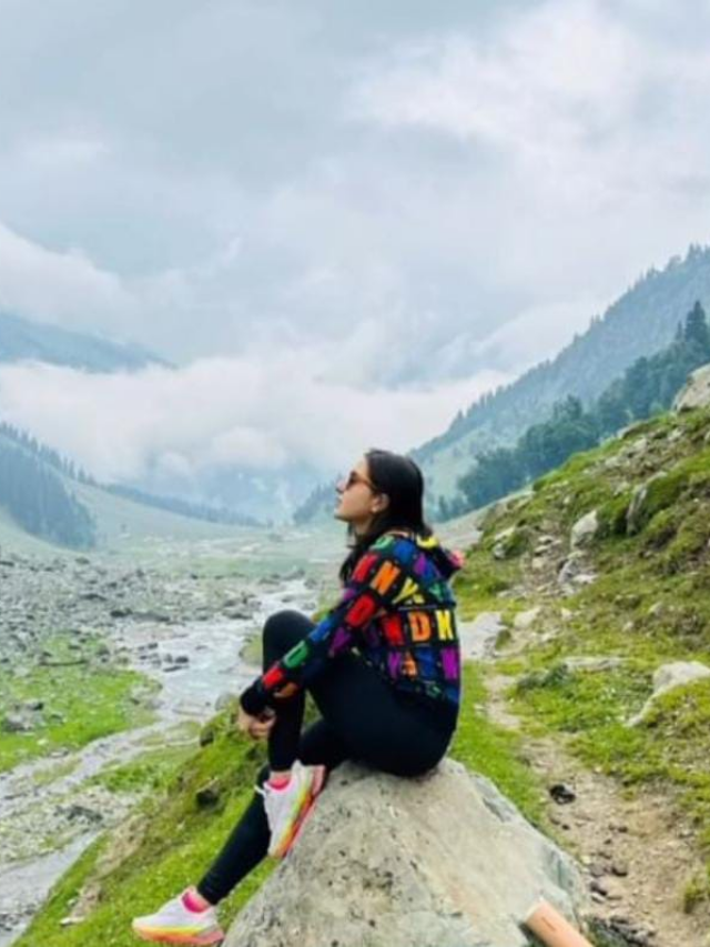 Sara Ali Khan embraces the beauty of Kashmir!