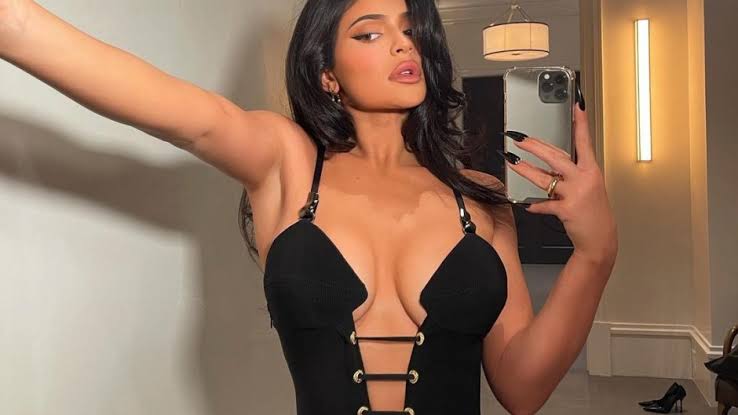 Kylie Jenner Finally Reveals About her Boob Job: Here's All You Want to Know