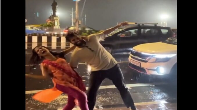 Watch: Mumbai couple dance in heavy rain to recreate Shahid Kapoor, Kareena Kapoor's 'Tum Se Hi'