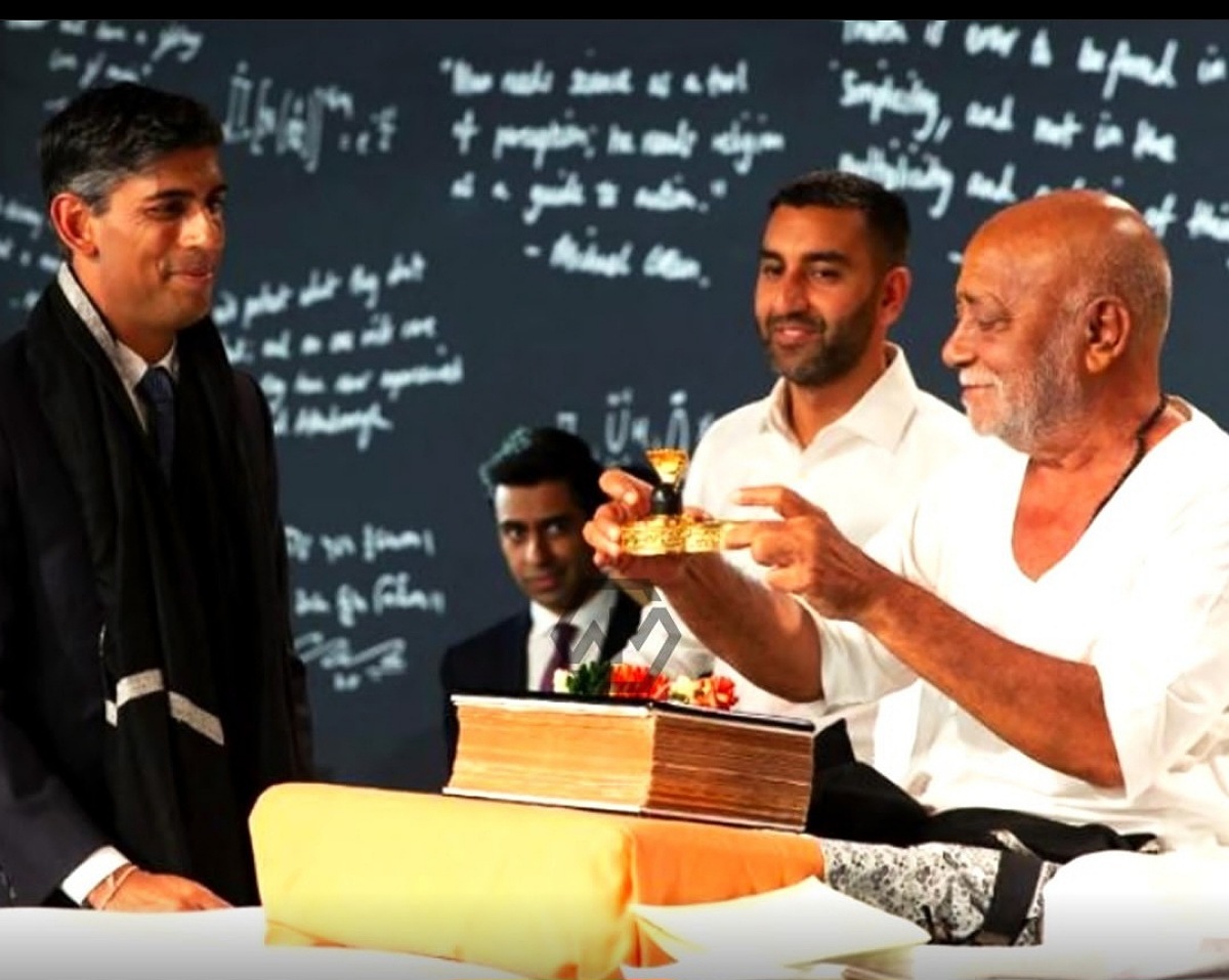 UK PM Rishi Sunak attends Morari Bapu Ram Katha and chants 'Jai Siya Ram'