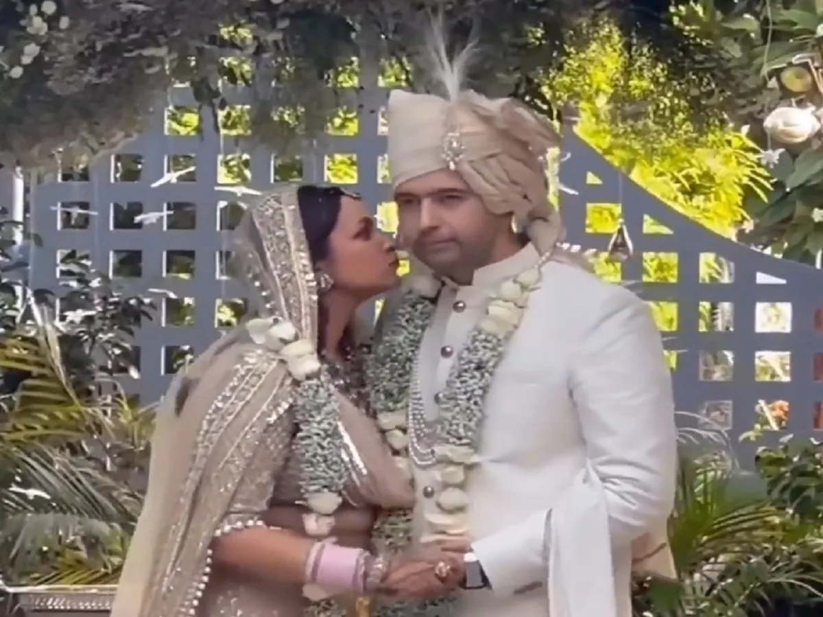 Watch: Parineeti Chopra Kissing Raghav Chadha at Wedding Video Goes Viral