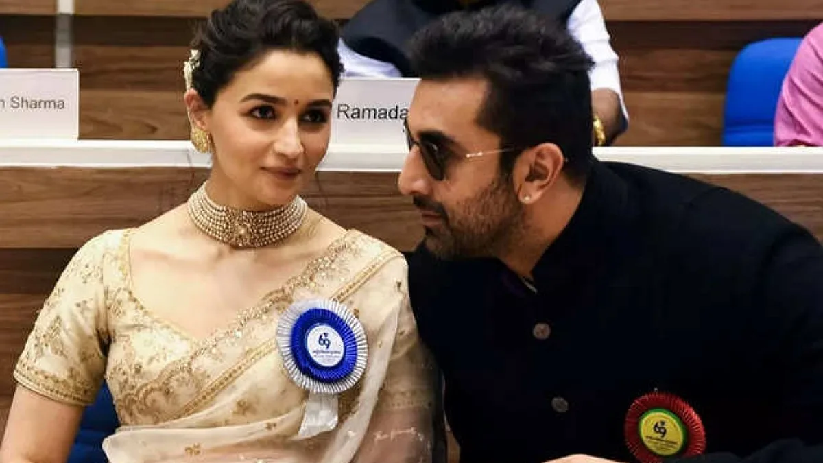 Alia Bhatt accepts Best Actress Award in Wedding Saree, Fans Applaud Sustainable Style