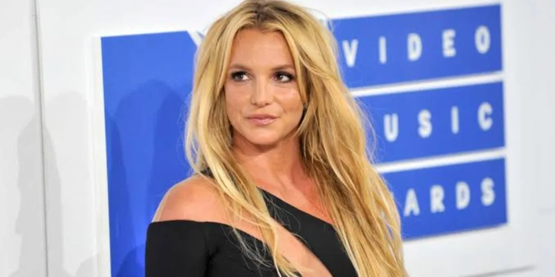 Watch: Britney Spears Suffers Wardrobe Malfunction In Mexico
