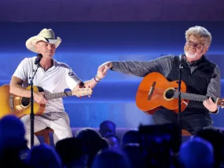 Chesney, Jackson, and Brown Salute Buffett at CMA 2023