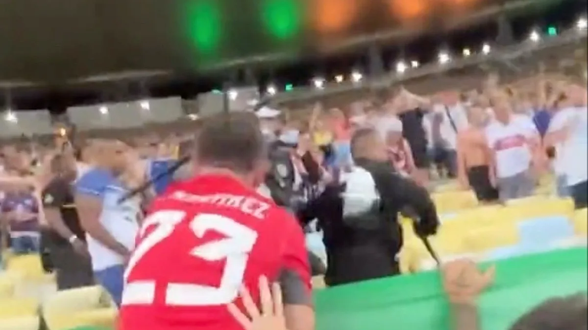 Emi Martinez: Heroic Clash in Maracana Defending Argentina Fans