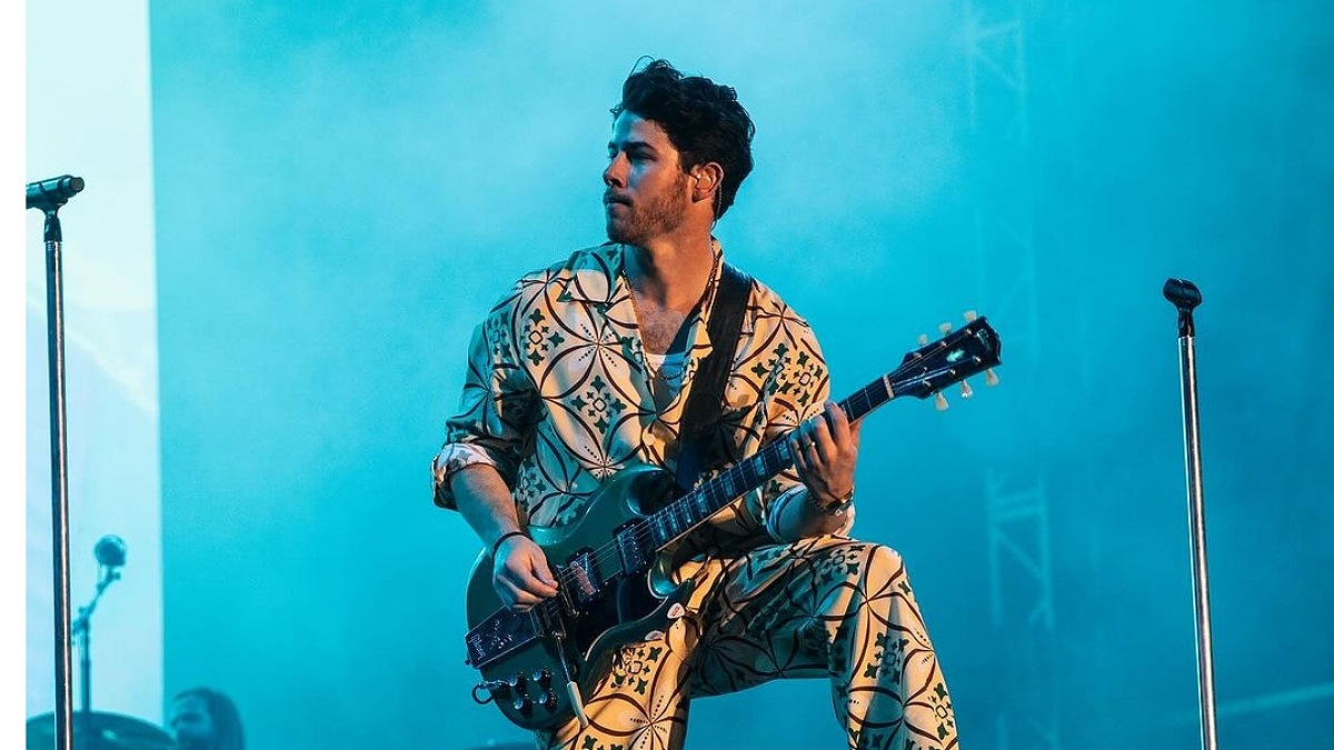 Nick Jonas's Blushing Moment: 'Jiju' Chants Take Lollapalooza by Storm, Video Goes Viral