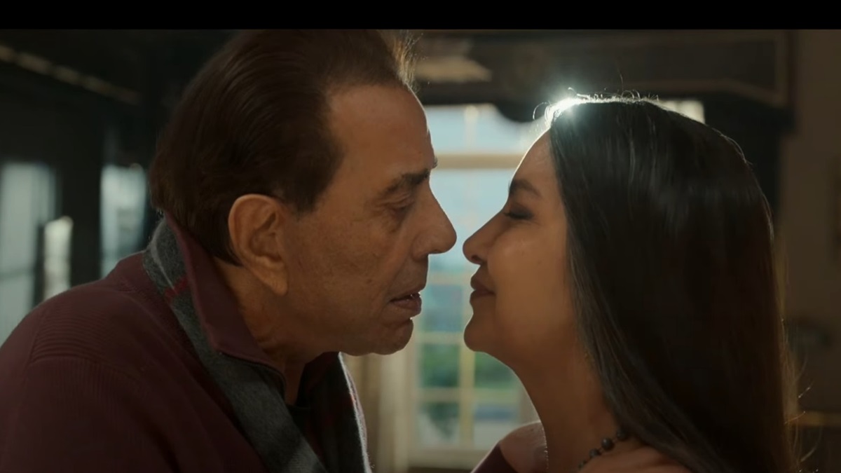 Tabu's hilarious comment on Shabana Azmi and Dharmendra's romantic scene in Rocky Aur Rani Kii Prem Kahaani