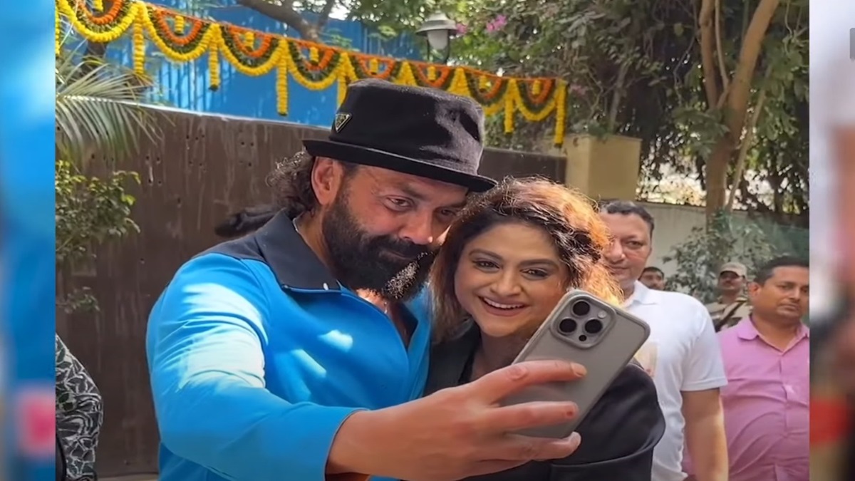 Female Fan Kisses Bobby Deol in public