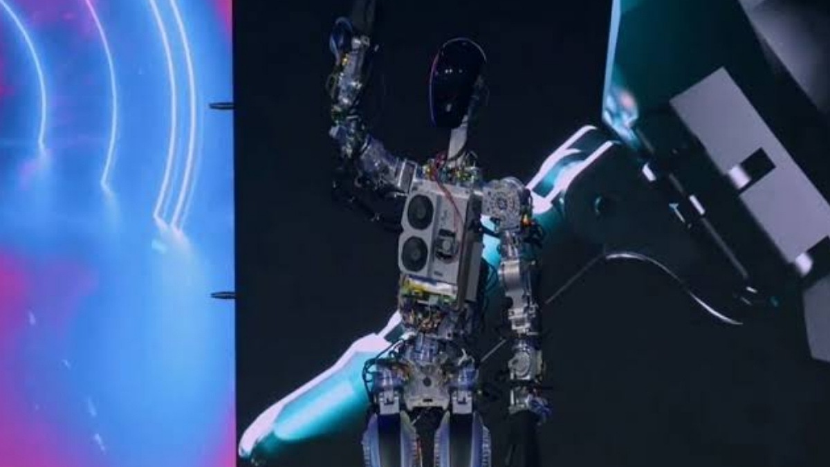 Elon Musk's Tesla Optimus Robot Walk: Viral Video!