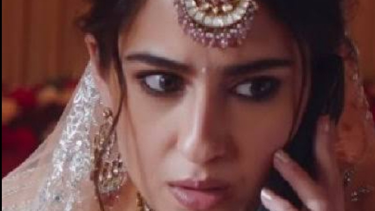 Sara Ali Khan Recreates Saif Ali Khan's Iconic 'Dil Chahta Hai' Scene in Hilarious Ad, Fans React