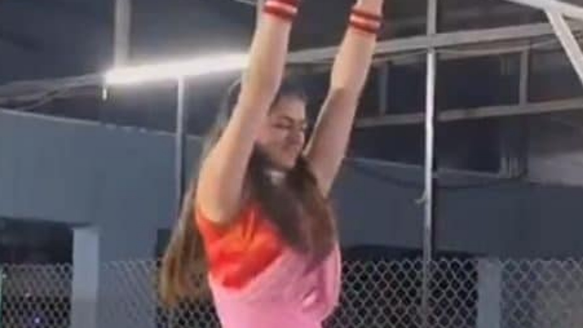 Saree Gymnastics Goes Viral: Internet Reacts with Memes