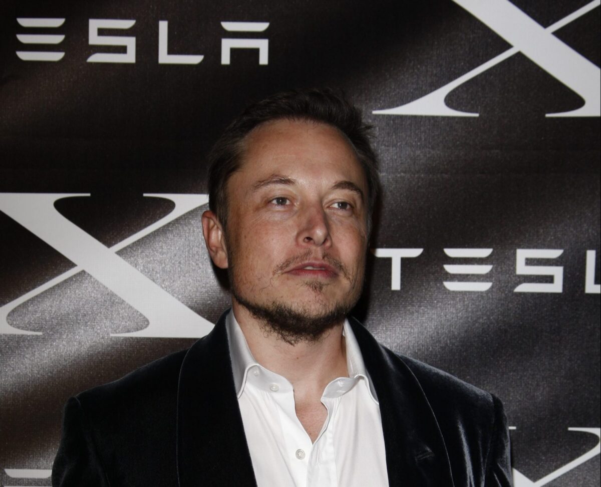 Elon Musk Sparks Cryptocurrency Community Reaction with Tweet