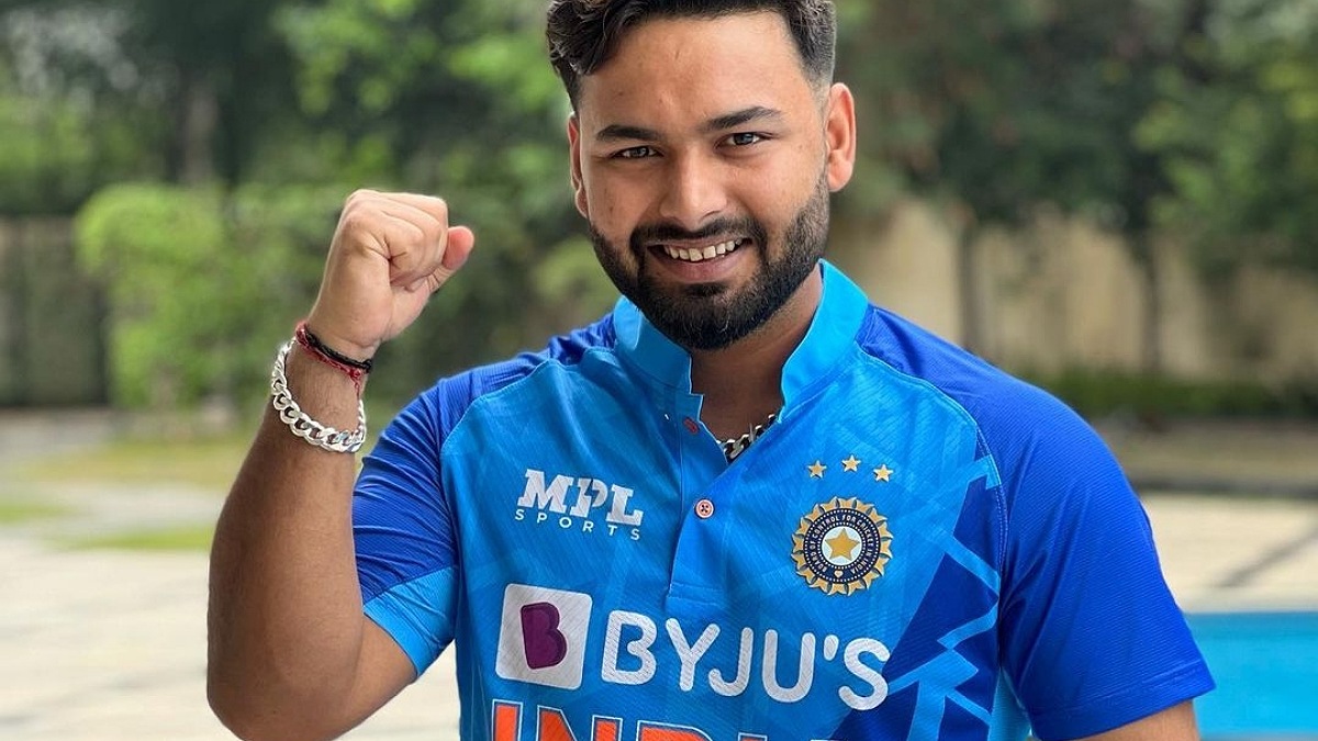 Watch Rishabh Pant's Jaw-Dropping One-Handed Six in IPL 2024 Practice Session