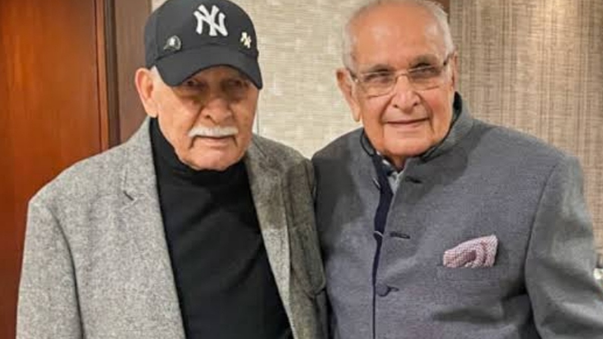 Emotional Reunion of India-Pakistan Childhood Friends in Viral US Video