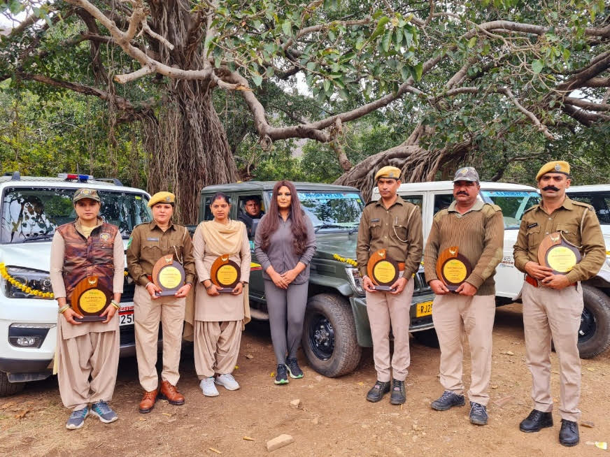 Photo: Priya Agarwal Hebbar (Anchor, TACO, Chairperson, Hindustan Zinc Ltd and Non-Executive Director, Vedanta Ltd) with forest official awardees
