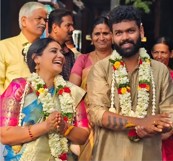 FActress Meera Vasudevan Weds For The Third Timesw