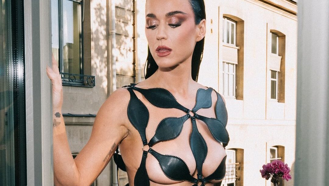 Katy-Perry-Wears-Nearly-Naked-Gown-at-Vogue-World