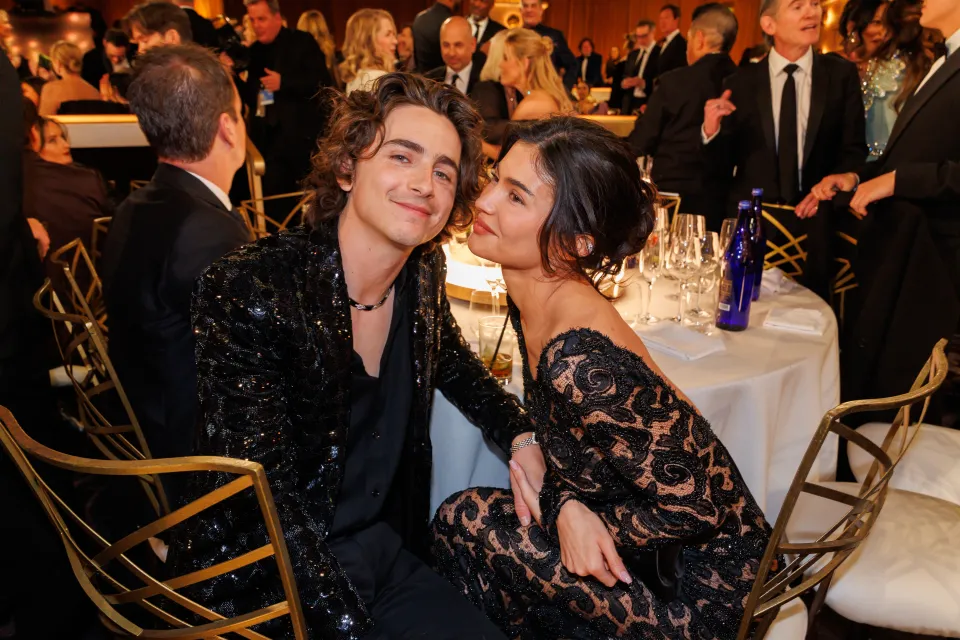 “Kylie and Timothée: From Golden Globes to Wedding Bells?” Inside their enigmatic romance.