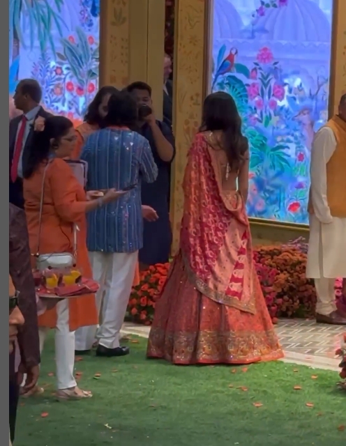 Janhvi Kapoor and Shikhar Pahariya Grace Anant Ambani’s Mameru Ceremony in Traditional Attires