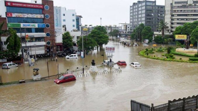 AAJ Tak News Live: Gujarat Floods - 28 Dead, 17,800 Evacuated