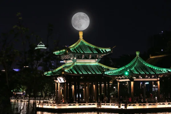 China Captures the Magic of October’s Supermoon”