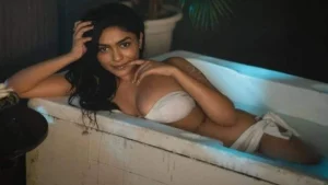 Mrunal Thakur sensual image that went viral