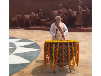 Watch: PM Modi’s Nangara Performance in Washim Video Goes Viral