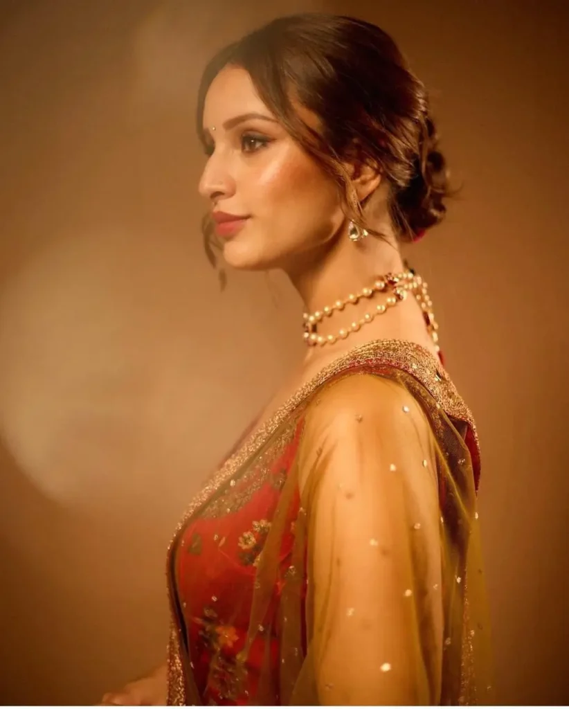 Triptii Dimri’s Stunning Diwali Look: A Blend of Tradition and Glamour