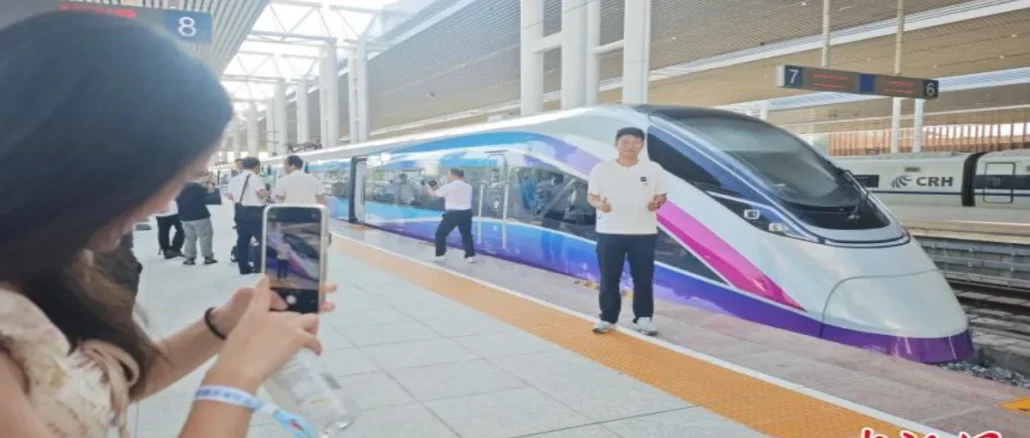 Hainan's Trendiest Railway Begins Operation