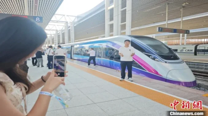 Hainan's Trendiest Railway Begins Operation