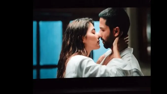 #PoojaHegde hot kissing scene